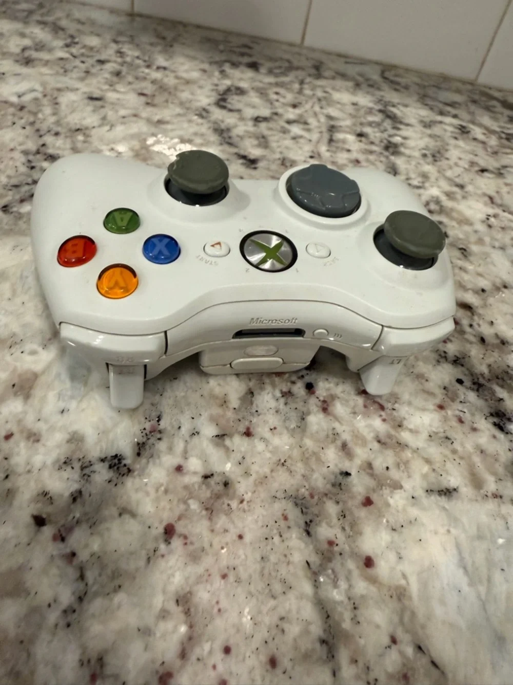 Microsoft White Wireless Xbox Controller with Multicolored Face Buttons